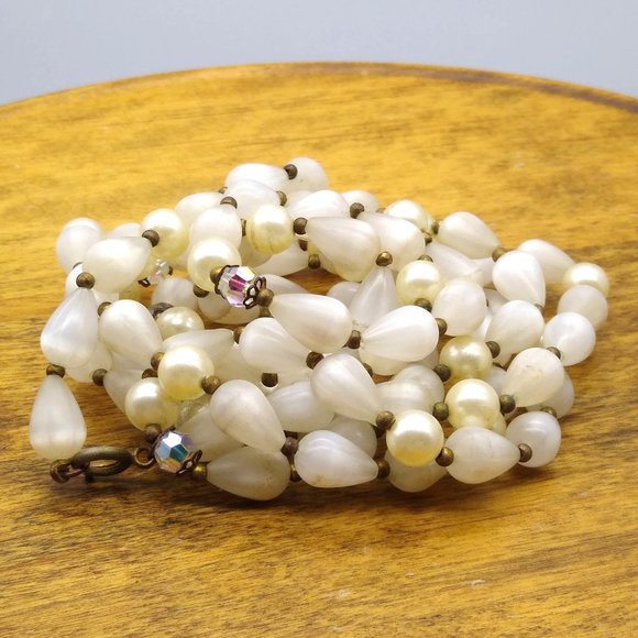 Long Vintage White Beaded Necklace, Elegant Moonglow Lucite Teardrop Beads - Picture 2 of 5